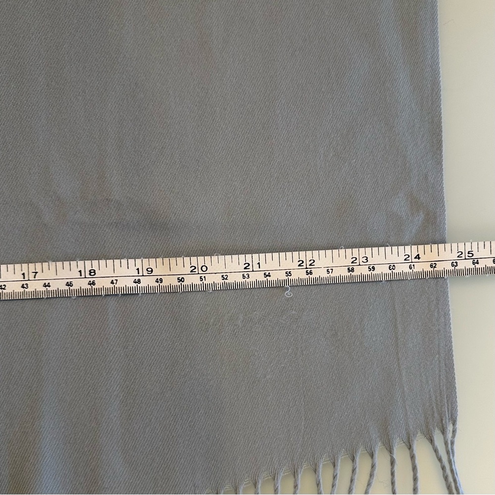 NWOT | Cashmere & Wool Blend Silver / Light Grey Scarf / Wrap / Shawl - Picture 9 of 10